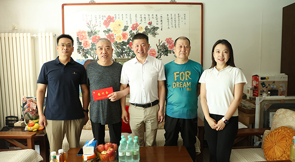 “八一”前夕，海淀军休开展走访慰问 军休干部活动
